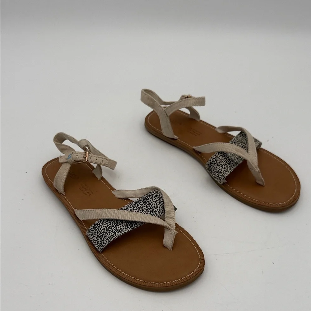 Toms Lexie Stylish Beige Black Women Sandals 7 canvas leather casual vacation